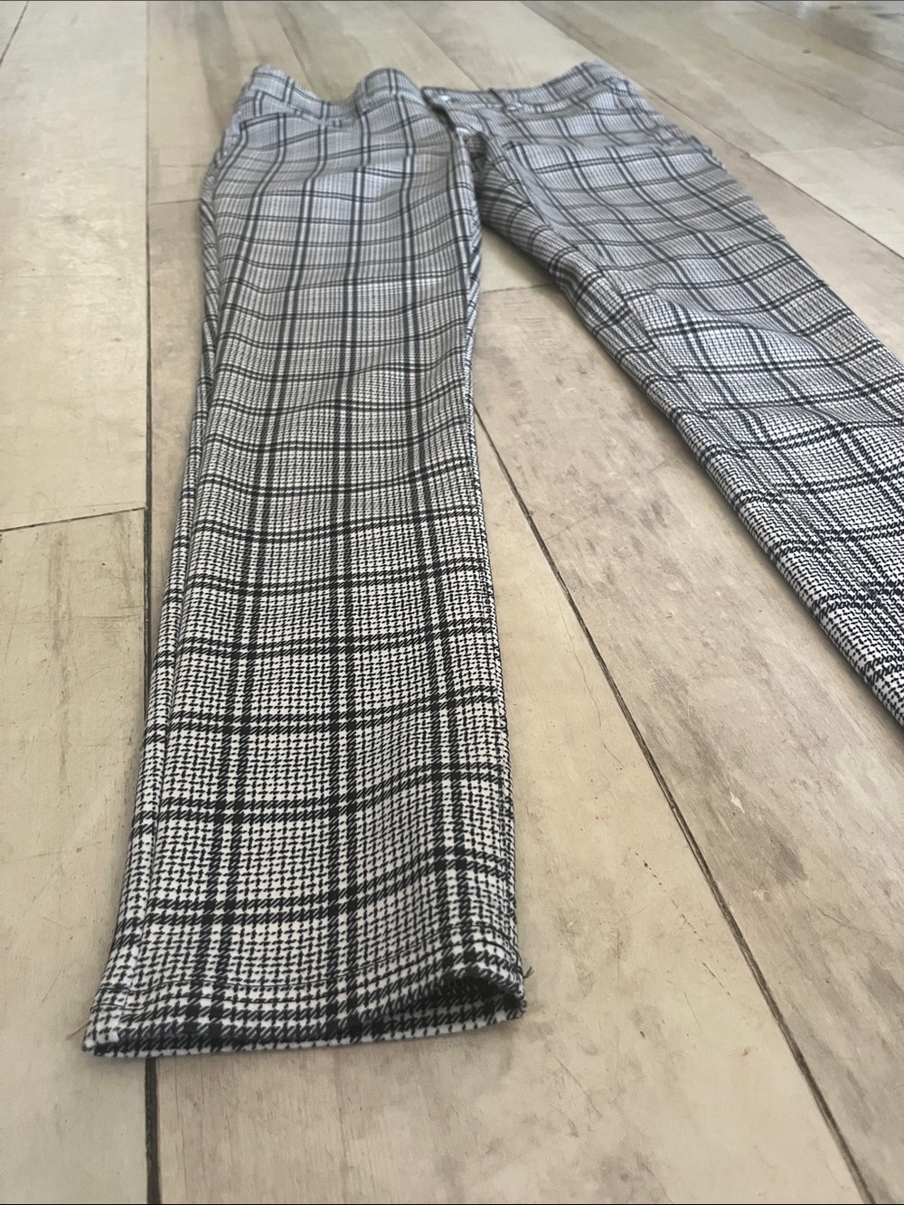 Seven7 - dress pant - plaid black and white - women’s size 4